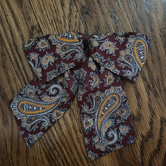 Vintage 80s Symphony Paisley Print Silk Pin On Bow Tie Scarf in Burgundy & Gold - Picture 2 of 7